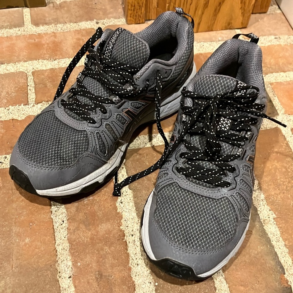 EUC Sz 7 ASICS gray lace up sneakers Gel-Venture 7